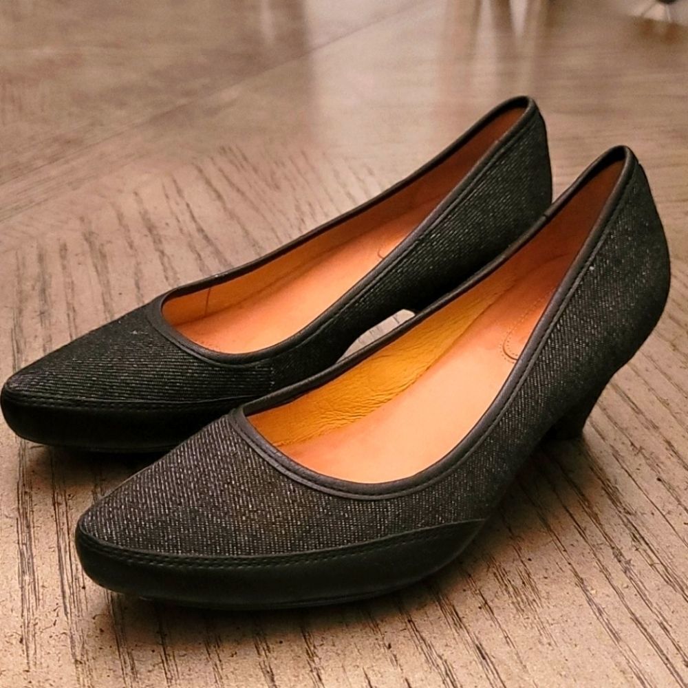 Black denim pumps size 7 by Corso Como🖤